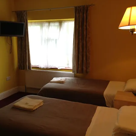 Hotel Acton Town 2*