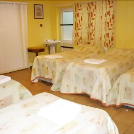 Hotel Acton Town