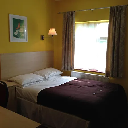 Hotel Acton Town 2*