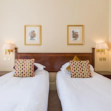 Отель The Petersham