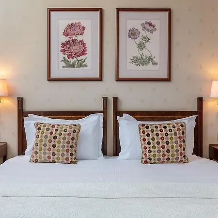 The Petersham 4*