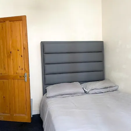 Flat 76 Felbridge House Apartment
