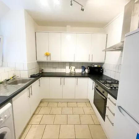 Flat 76 Felbridge House