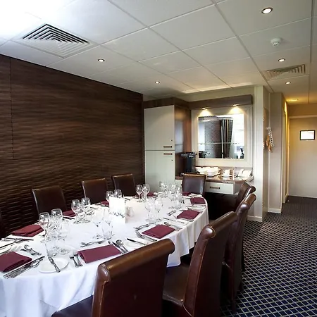 West Ham United 3* Barking (Greater London)