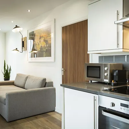 Adagio London מלון דירות 4*