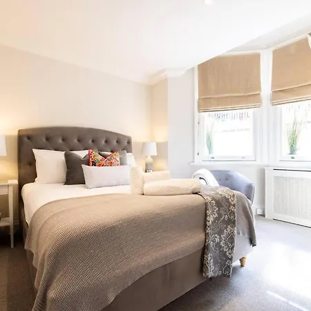 Spacious One Bedroom Flat By South Kensington 3 Month Minimum Holiday home