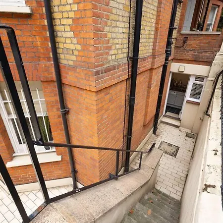 Spacious One Bedroom Flat By South Kensington 3 Month Minimum London