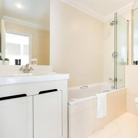 Spacious One Bedroom Flat By South Kensington 3 Month Minimum * London