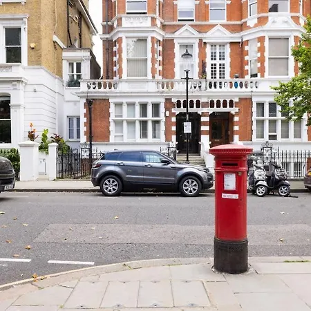 Holiday home Spacious One Bedroom Flat By South Kensington 3 Month Minimum London