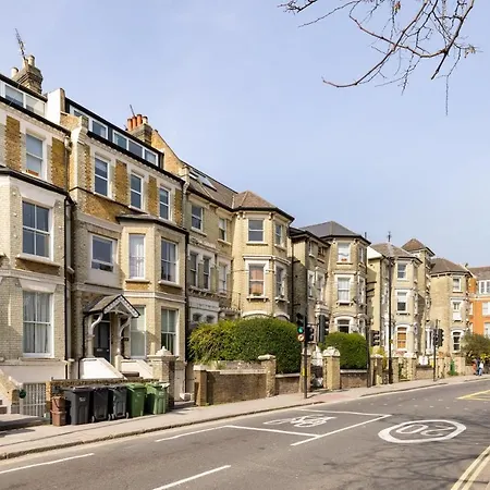 Apartment The West Hampstead Retreat- Modern & Bright 1bdr London