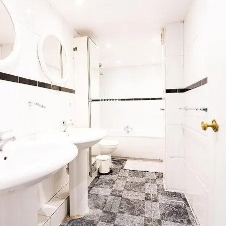 Gorgeous 4 Bedroom 5 Bathrooms House In Marble Arch, Near Oxford Street Holiday home *