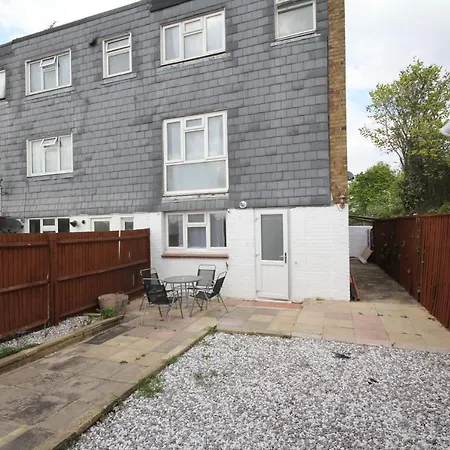Holiday home The Greatfields Drive Hillingdon