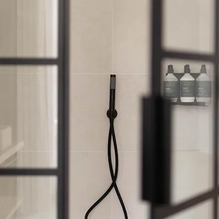Hotel Inhabit, Queen's Gardens 5*