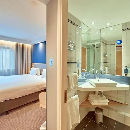 Express Stratford By Ihg Hotel