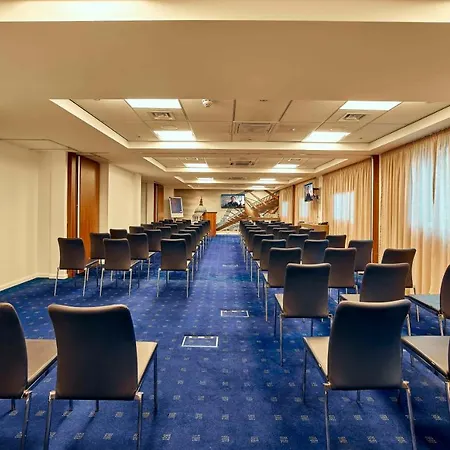 Express Stratford By Ihg Hotel