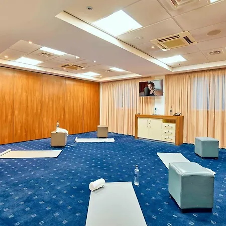 Express Stratford By Ihg Hotel London