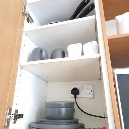 F21-4th Floor Studio For 2 Near Paddington *
