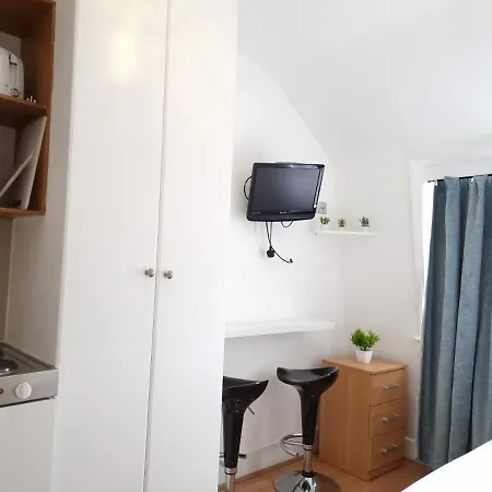 F21-4th Floor Studio For 2 Near Paddington Apartment