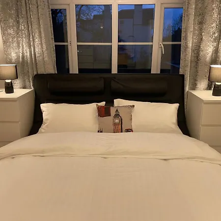 Apartment Bright And Spacious 2 Bedroom *