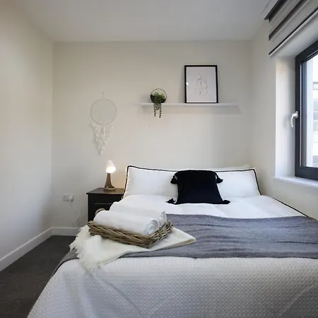 Lovely In Aldgate East 5 Apartment