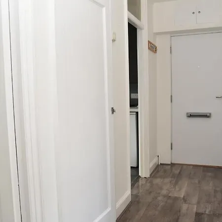 Apartment Bright And Spacious 2 Bedroom