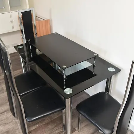 Bright And Spacious 2 Bedroom Apartment