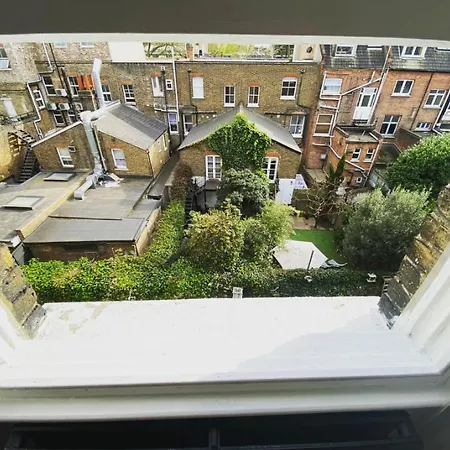 Complete 1 Bedroom With Wi-fi, Kitchen, Tv In Heart Of Chiswick, Apartment