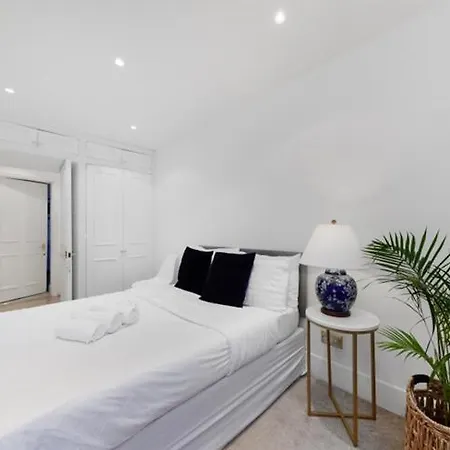Central Kensington Apartment Apartment London