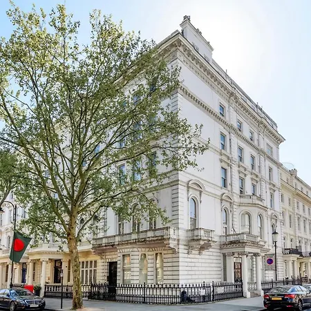 Central Kensington Apartment