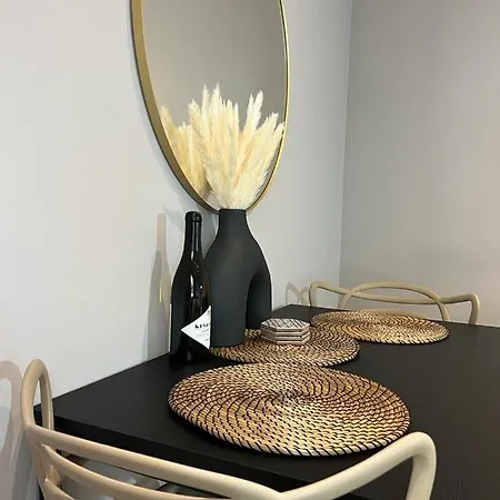 1988 Homes Greenwich Apartment