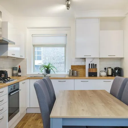 Marylebone Mews - Beautiful 2 Bedroom Flat * London