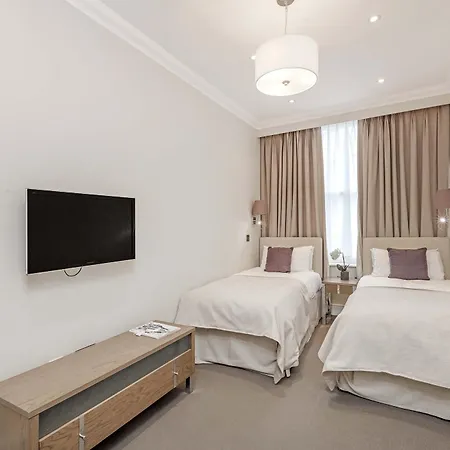 Ashburn Court Aparthotel 4*