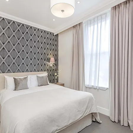 Ashburn Court Aparthotel 4*