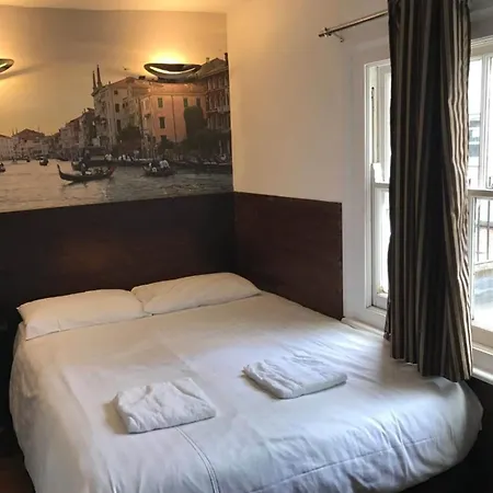 Hotel Exhibition Court 4