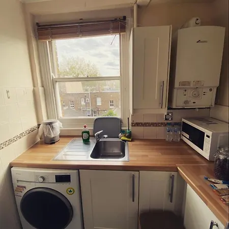 Complete 1 Bedroom With Wi-fi, Kitchen, Tv In Heart Of Chiswick, Appartement Londen