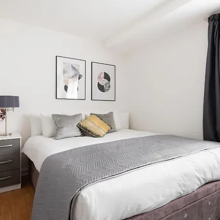 Spacious And Modern 4 Bed Next To Borough Station * London