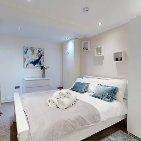 Lovely 2 Bedroom Near Highgate Station * London