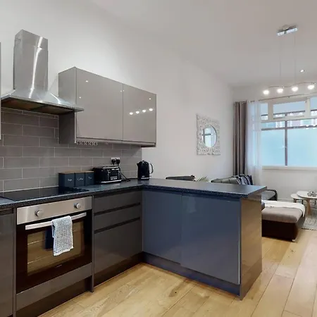 Lovely 2 Bedroom Near Highgate Station