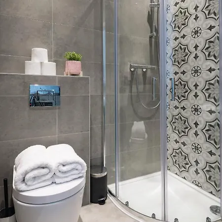Modern Apartment *