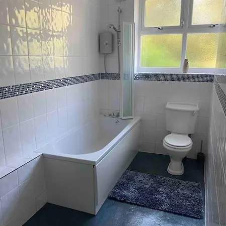 3 Bedroom Bungalow Set In Private Woodlands. Holiday home *