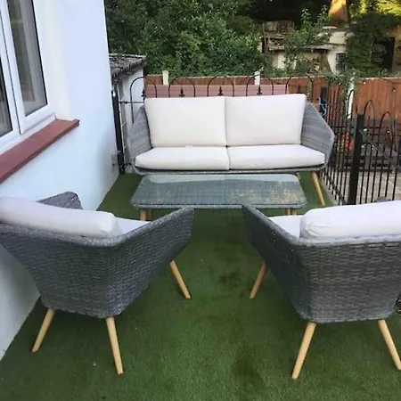 3 Bedroom Bungalow Set In Private Woodlands.