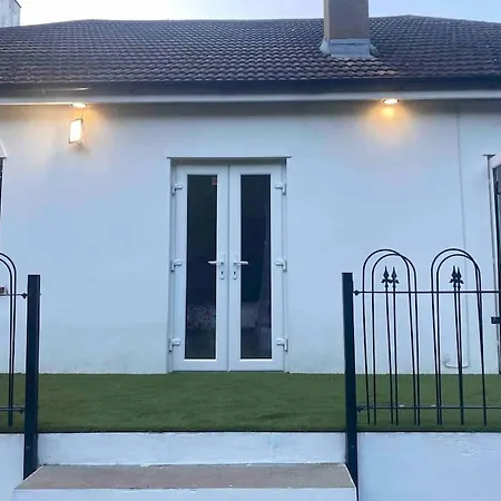 3 Bedroom Bungalow Set In Private Woodlands. Holiday home *