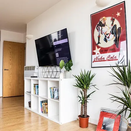 - Shadwell - Wrap Around Balcony W Scenic View