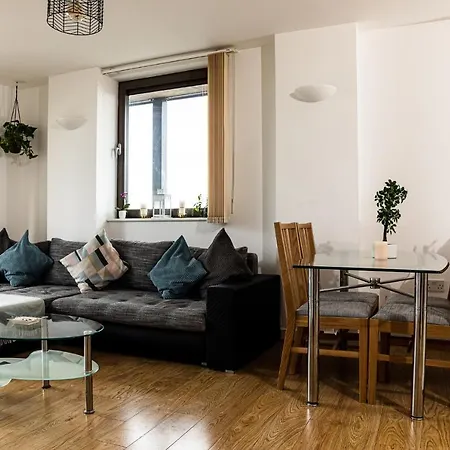 Apartment - Shadwell - Wrap Around Balcony W Scenic View London