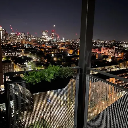 - Shadwell - Wrap Around Balcony W Scenic View London