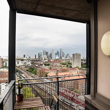 - Shadwell - Wrap Around Balcony W Scenic View London