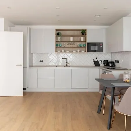 1097 Luxury 2 Bedroom *