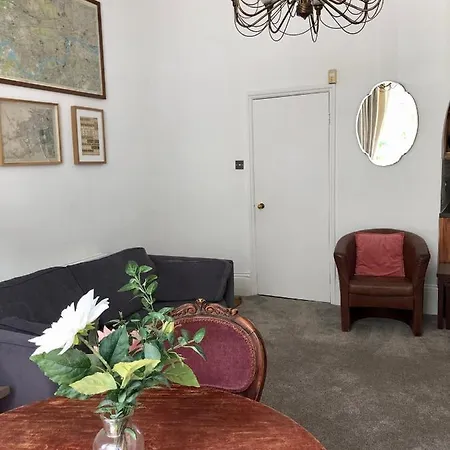 Olympia W14 Two-bedroom Apartment London