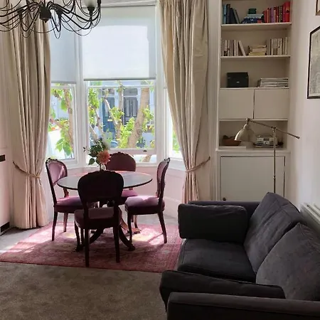 Olympia W14 Two-bedroom Londres