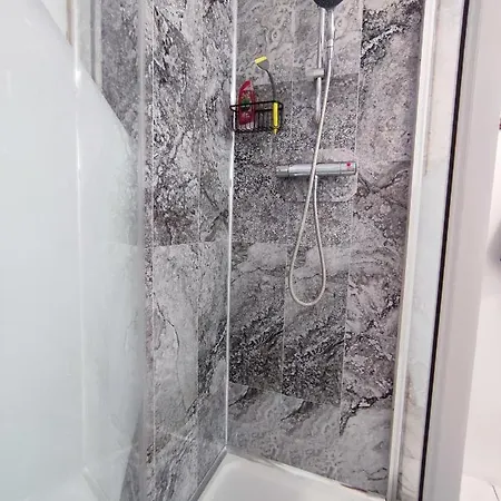 Excel With Parking Apartment London